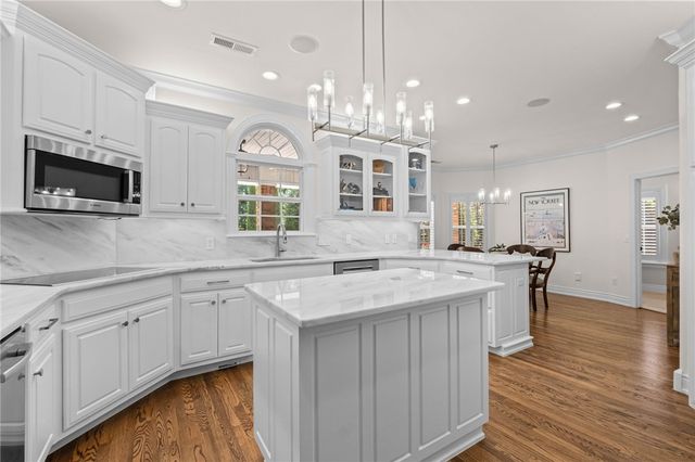 3 S Sherwood Drive, Rogers, AR 72758