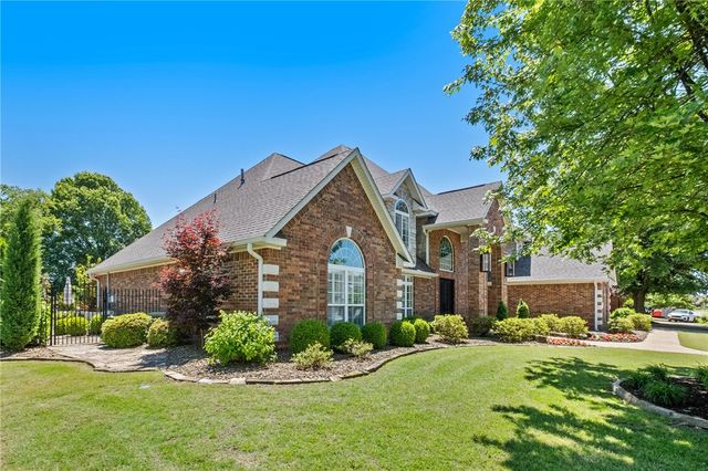 3 S Sherwood Drive, Rogers, AR 72758