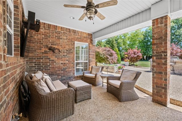 3 S Sherwood Drive, Rogers, AR 72758