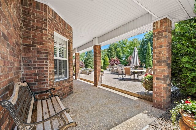 3 S Sherwood Drive, Rogers, AR 72758