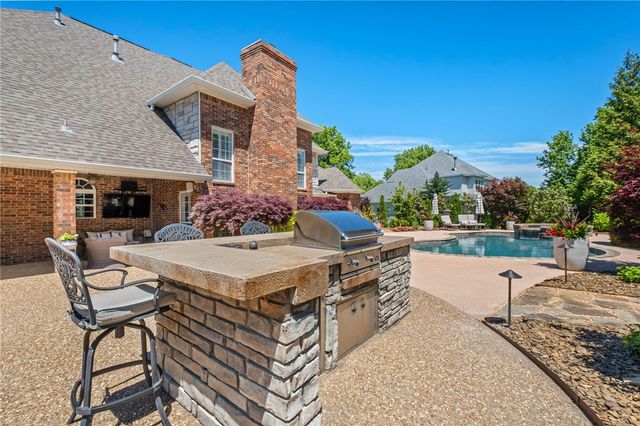3 S Sherwood Drive, Rogers, AR 72758