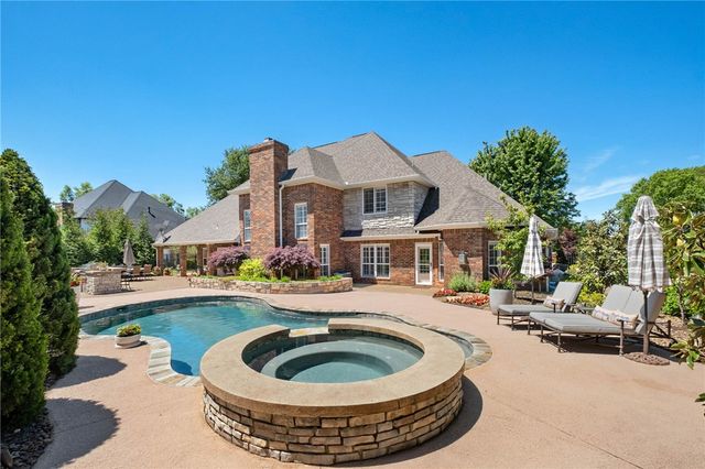 3 S Sherwood Drive, Rogers, AR 72758
