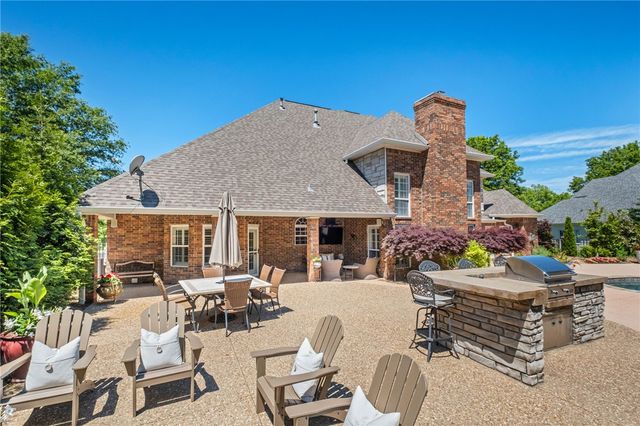 3 S Sherwood Drive, Rogers, AR 72758