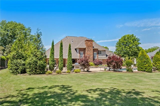 3 S Sherwood Drive, Rogers, AR 72758