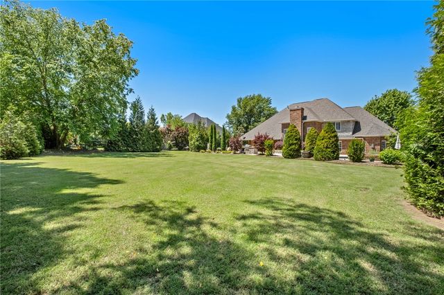 3 S Sherwood Drive, Rogers, AR 72758