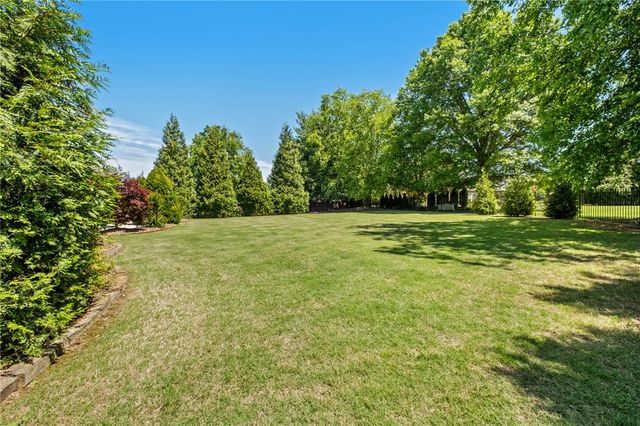 3 S Sherwood Drive, Rogers, AR 72758