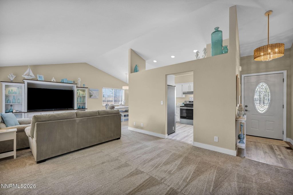 Image 7 of property listing at 1331 Victoria Drive, Gardnerville, NV 89460
