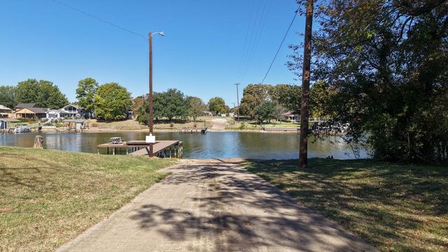 612 Kontiki Drive, Tool, TX 75143