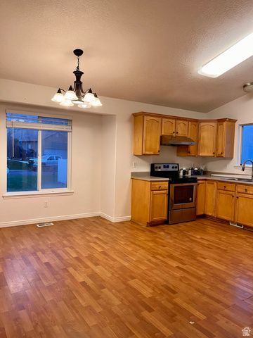 845 S APPLE GROVE LN, Pleasant Grove, UT 84062