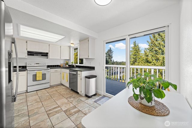 3900 SW 328th Place, Federal Way, WA 98023