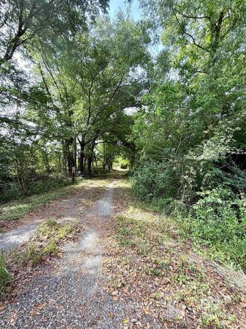 19160 County Road 68, Robertsdale, AL 36567