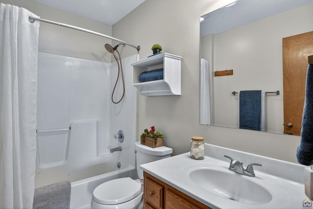 4042 NW Cherry Creek DR, Topeka, KS 66618