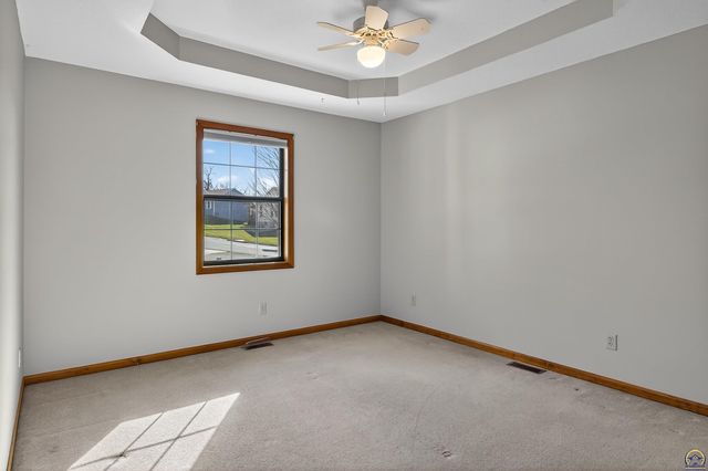 4042 NW Cherry Creek DR, Topeka, KS 66618