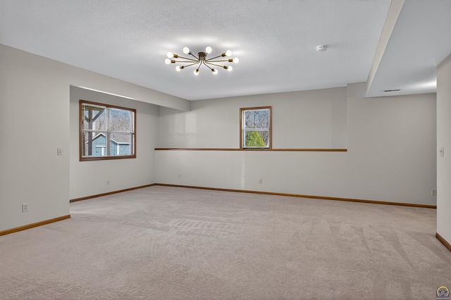 4042 NW Cherry Creek DR, Topeka, KS 66618