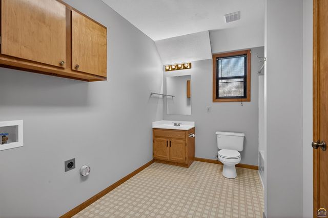 4042 NW Cherry Creek DR, Topeka, KS 66618