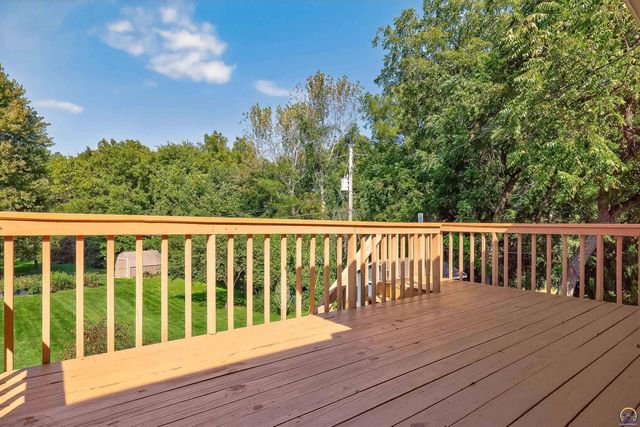 4042 NW Cherry Creek DR, Topeka, KS 66618