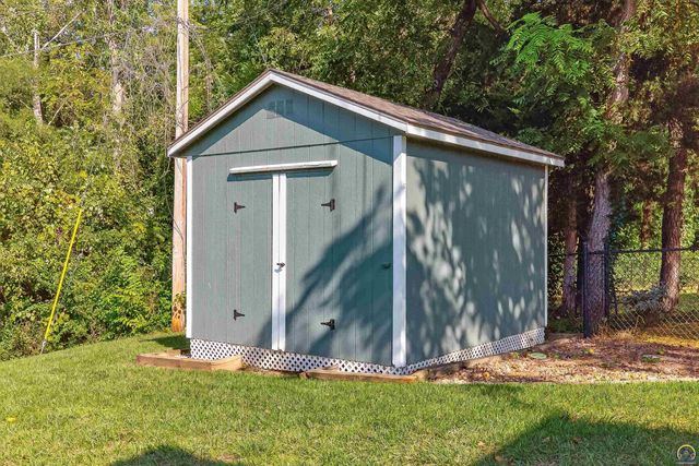 4042 NW Cherry Creek DR, Topeka, KS 66618