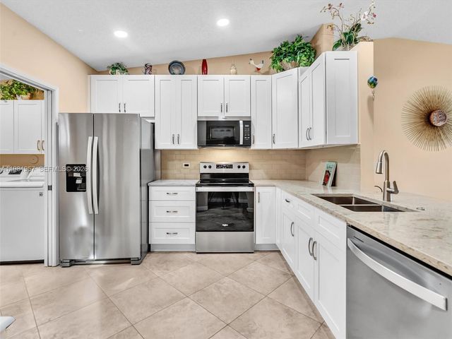 8111 Songbird Ter B, Boca Raton, FL 33496