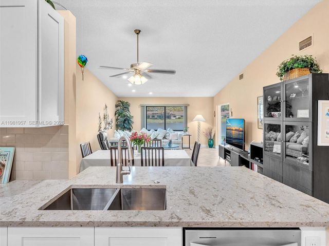 8111 Songbird Ter B, Boca Raton, FL 33496