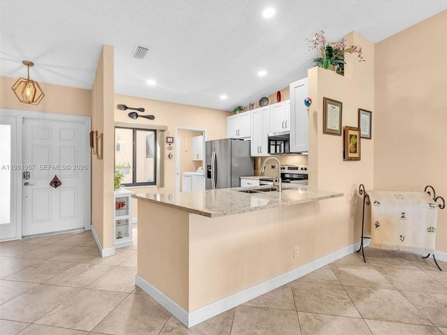 8111 Songbird Ter B, Boca Raton, FL 33496