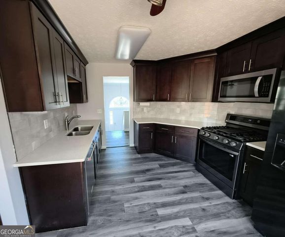 8579 Foxridge Drive, Winston, GA 30187