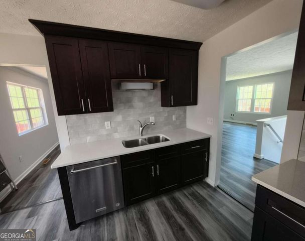 8579 Foxridge Drive, Winston, GA 30187