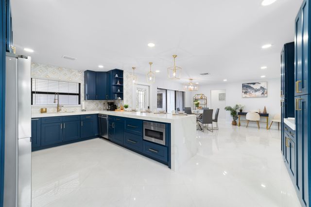 324 Bamboo Road, Palm Beach Shores, FL 33404