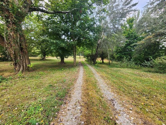 6670 Newstead Rd, Hopkinsville, KY 42240