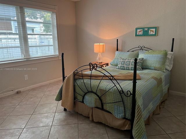 1040 NE 16th Ave, Fort Lauderdale, FL 33304