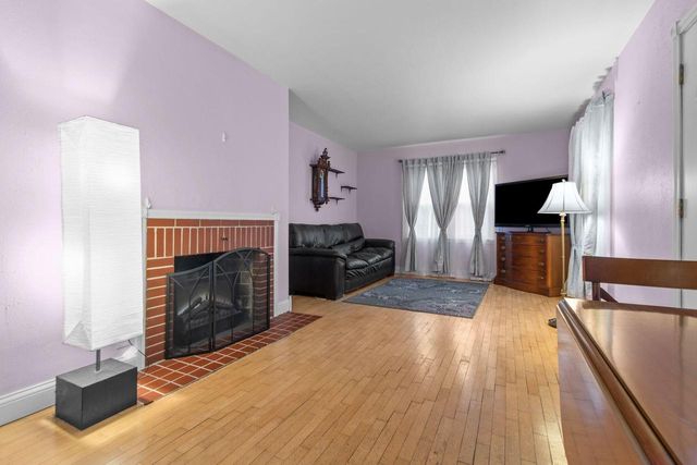 2436 HICKORY LANE, Appleton, WI 54915