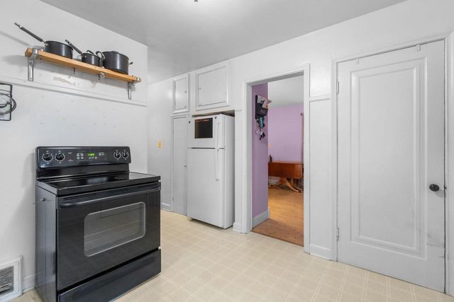 2436 HICKORY LANE, Appleton, WI 54915