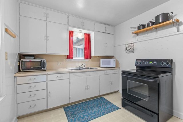 2436 HICKORY LANE, Appleton, WI 54915