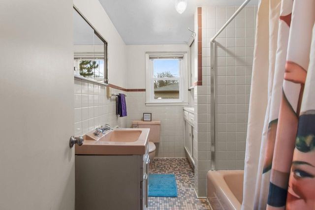 2436 HICKORY LANE, Appleton, WI 54915