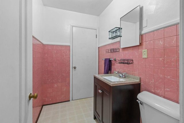 2436 HICKORY LANE, Appleton, WI 54915