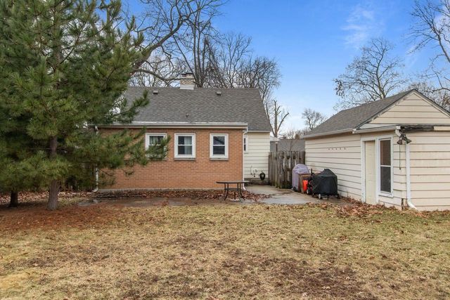 2436 HICKORY LANE, Appleton, WI 54915