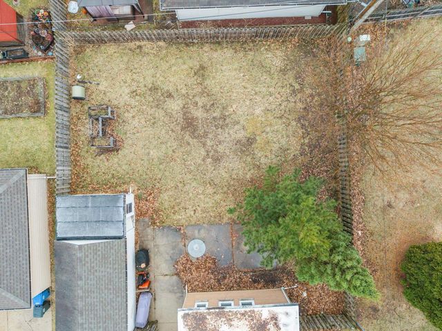 2436 HICKORY LANE, Appleton, WI 54915