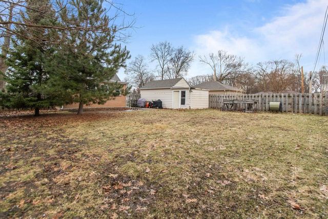 2436 HICKORY LANE, Appleton, WI 54915