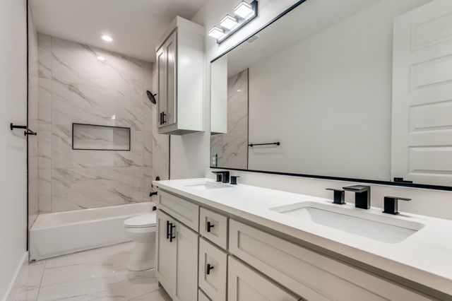 1700 Carriage Creek Drive, Desoto, TX 75115