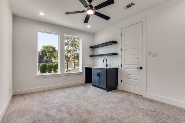 1700 Carriage Creek Drive, Desoto, TX 75115