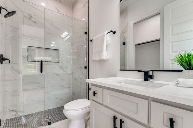 1700 Carriage Creek Drive, Desoto, TX 75115