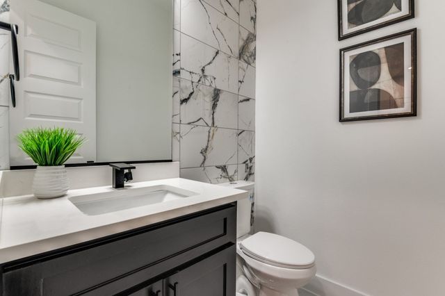 1700 Carriage Creek Drive, Desoto, TX 75115