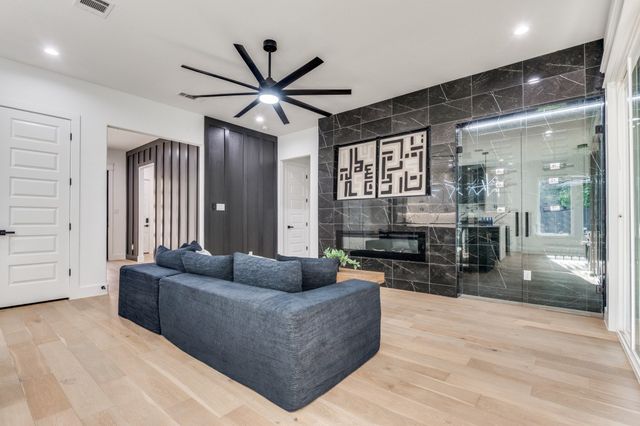 1700 Carriage Creek Drive, Desoto, TX 75115