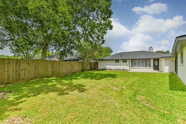 4427 Saffron Lane, Friendswood, TX 77546