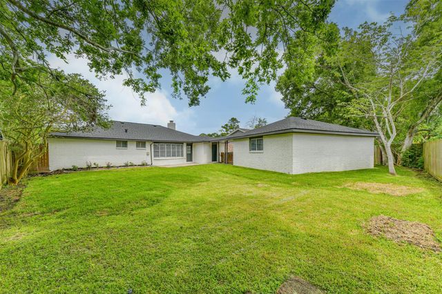 4427 Saffron Lane, Friendswood, TX 77546