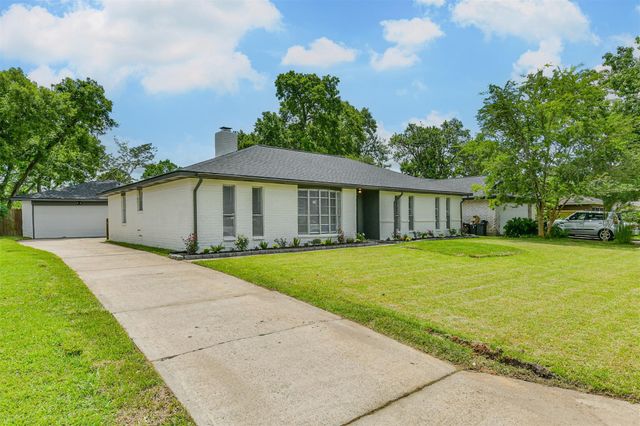 4427 Saffron Lane, Friendswood, TX 77546