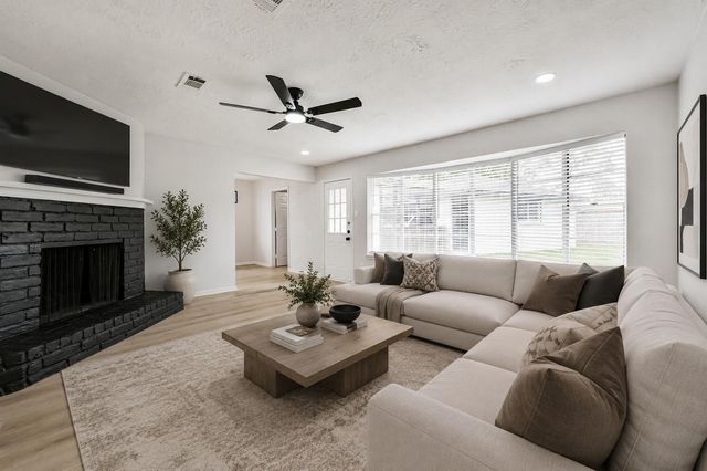 4427 Saffron Lane, Friendswood, TX 77546