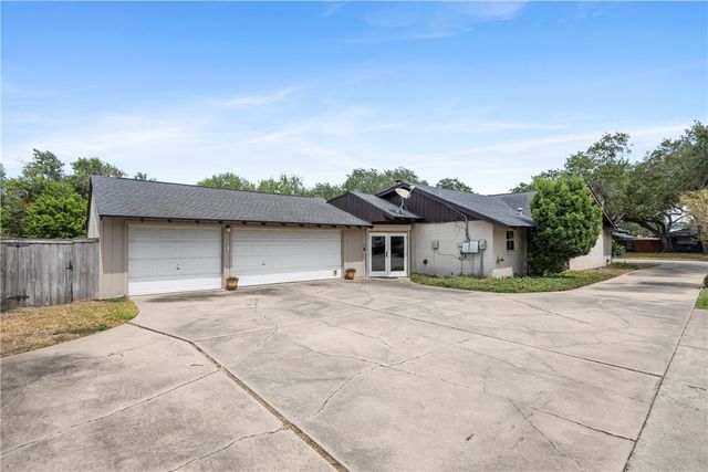6321 Saint Andrews Dr, Corpus Christi, TX 78413