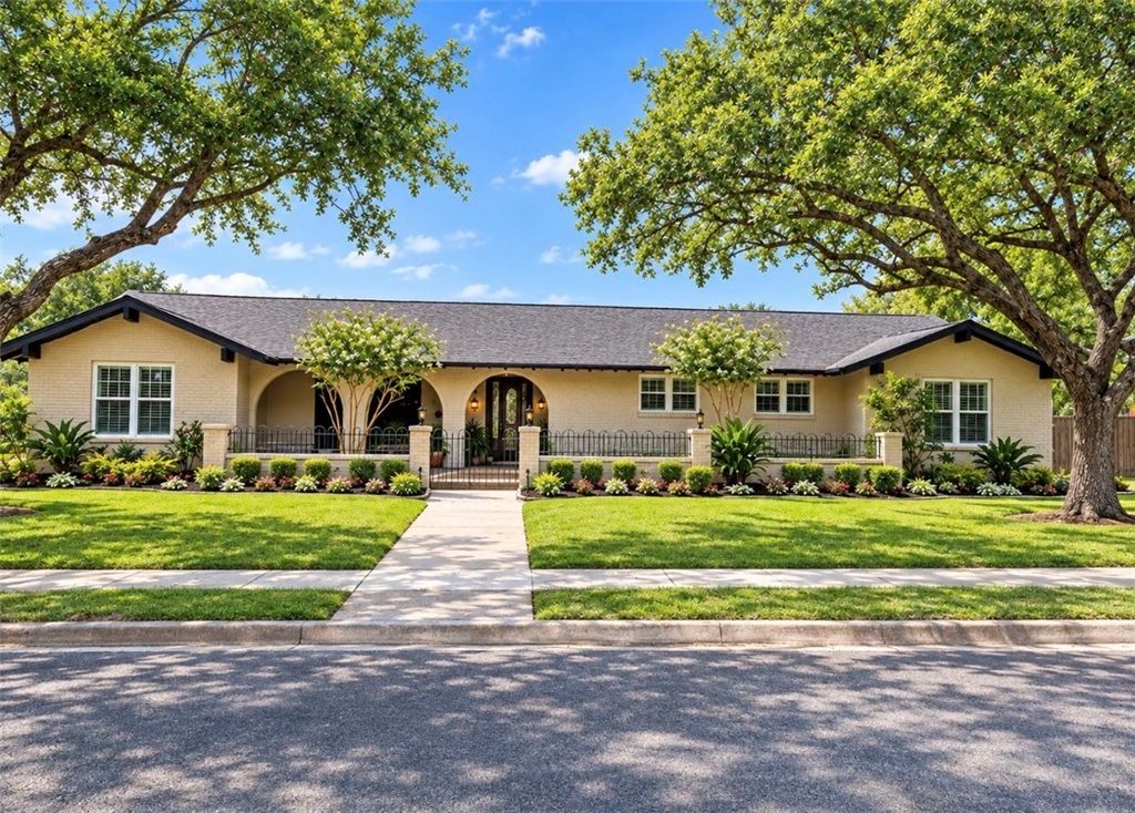 6321 Saint Andrews Dr, Corpus Christi, TX 78413 — exterior