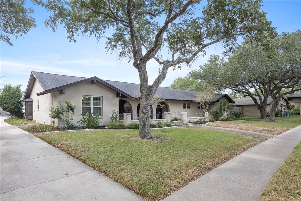 6321 Saint Andrews Dr, Corpus Christi, TX 78413 — photo 3