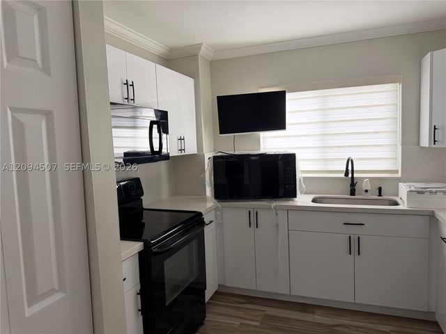 12694 NW 8th Trl, Miami, FL 33182